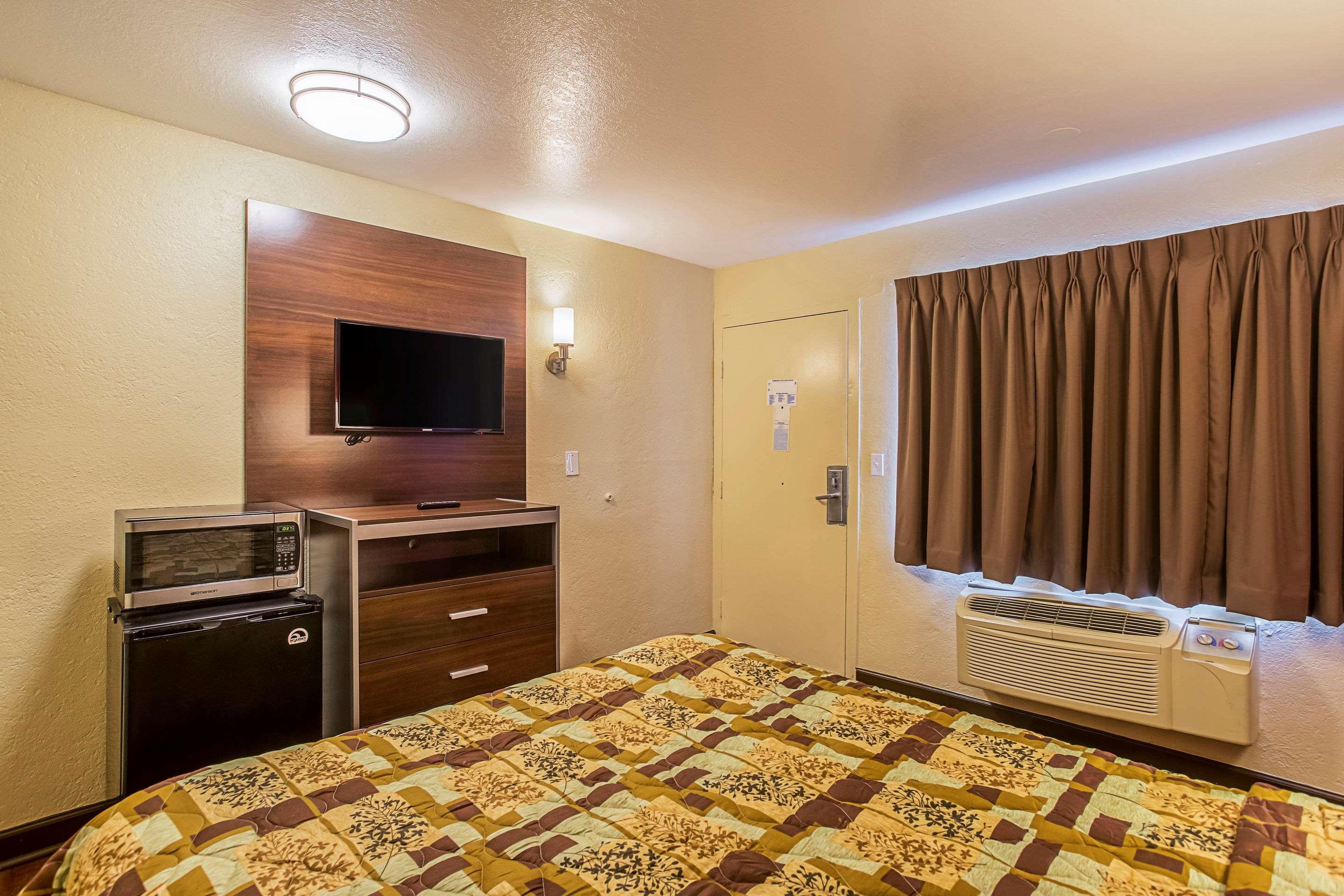 Rodeway Inn Nashville Airport South Exteriör bild